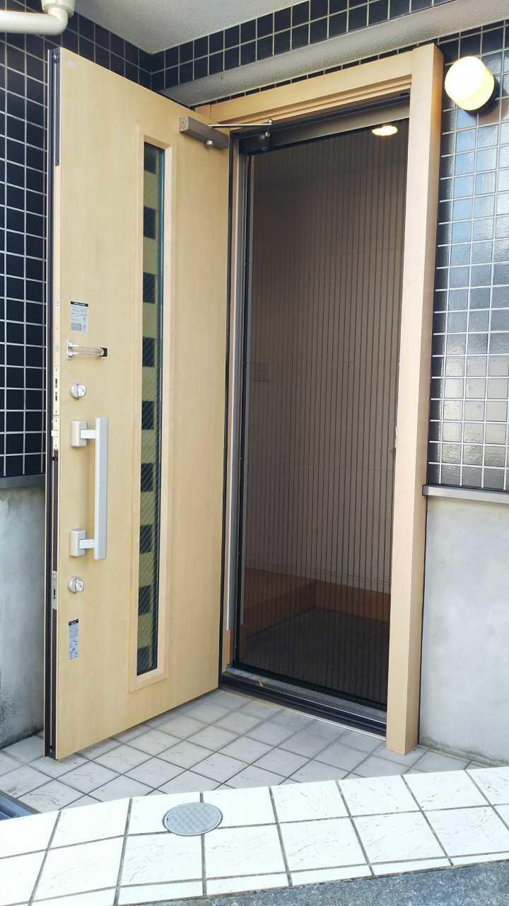 リフォーム事例：光と風の流れが心地よい網戸付きの玄関（東京都北区 K様） ニトリのリフォーム